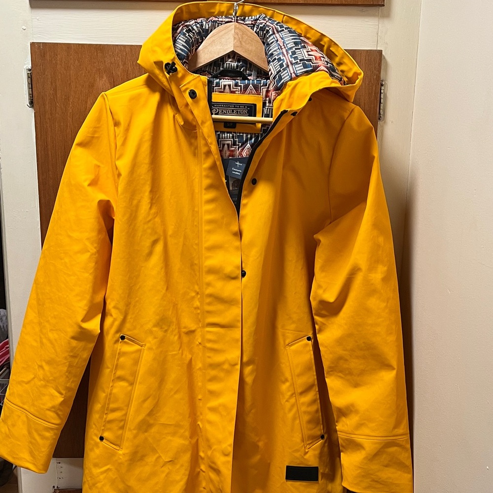 Pendleton Yellow Victoria Rain Slicker NEW with Patterned Lining